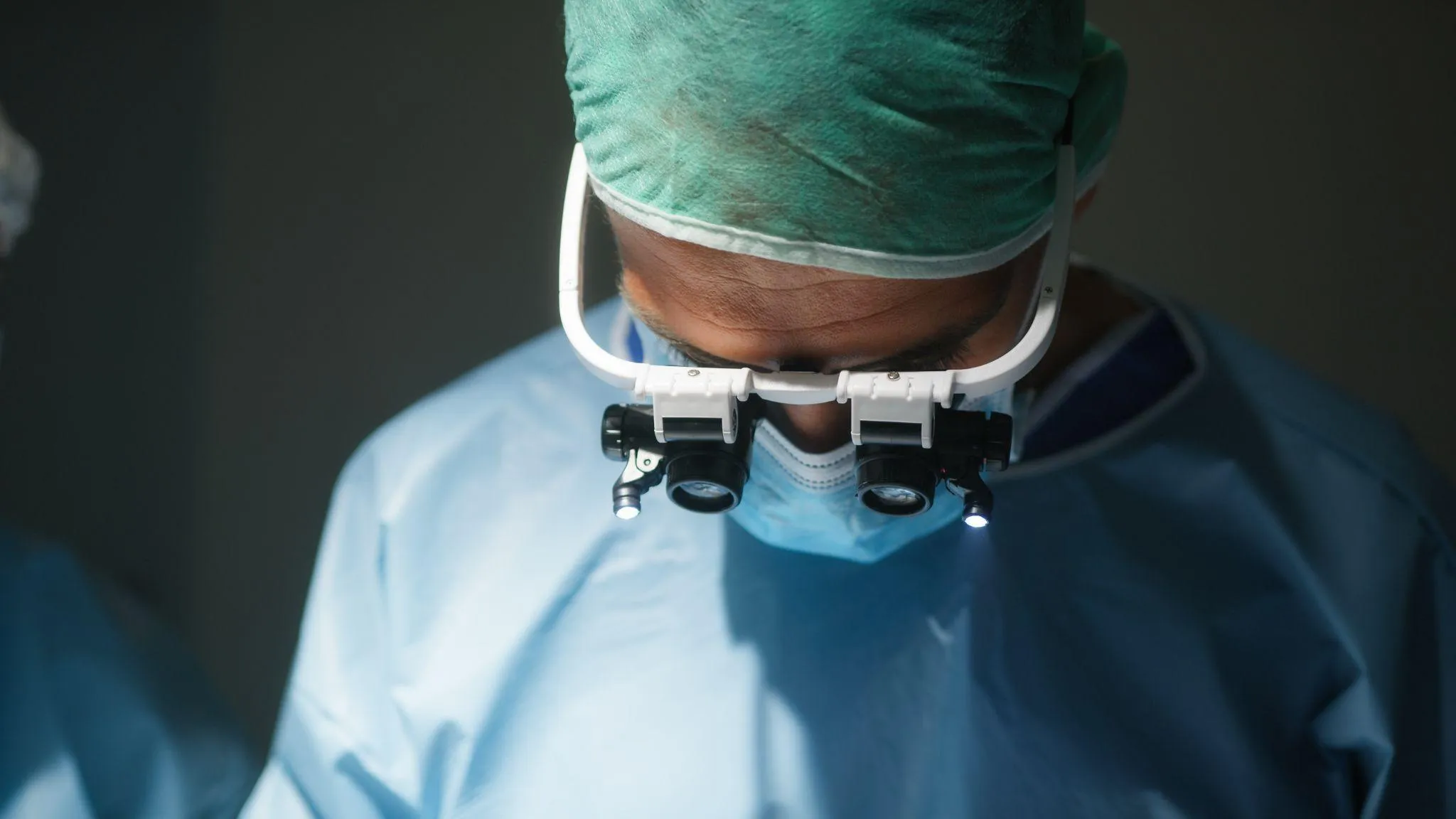 網膜剥離の治療方法